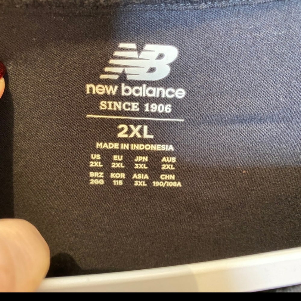 New Balance Black grey red graphic T-shirt 2XL